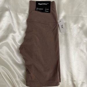 ARITZIA TNA Chill Atmosphere High Rise 7” Short in Stone Taupe